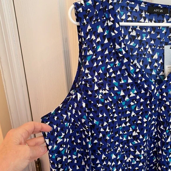 NWT size 1X Apt. 9 Blue black white teal Geometric Sleeveless V-Neck Top - Picture 5 of 12